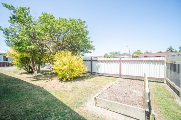 Photo of property in 2-4 Westmere Place, Takaro, Palmerston North, 4412