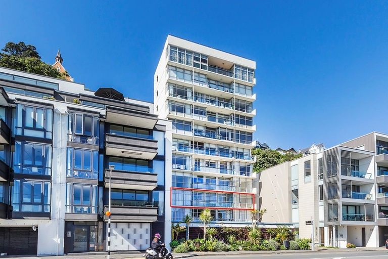 Photo of property in Dorchester Apartments, 144 Oriental Parade, Oriental Bay, Wellington, 6011