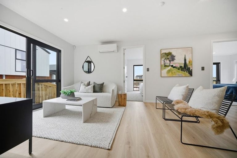 Photo of property in 3 Makumaku Place, Long Bay, Auckland, 0630