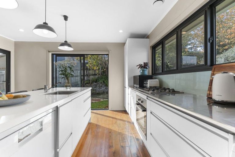 Photo of property in 3 Stuart Place, Blagdon, New Plymouth, 4310