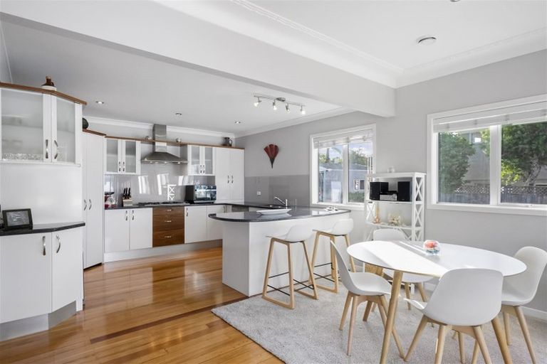 Photo of property in 23 Shelly Beach Parade, Cockle Bay, Auckland, 2014