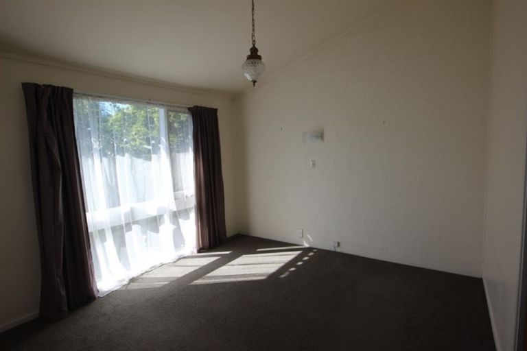 Photo of property in 1/6 Bond Crescent, Forrest Hill, Auckland, 0620