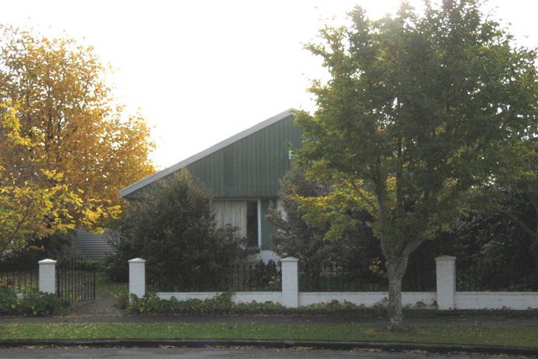 Photo of property in 22 Sawtell Place, Northcote, Christchurch, 8052