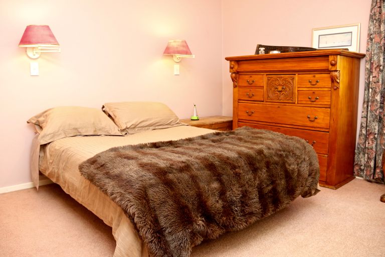 Photo of property in 31 Matauwhi Road, Russell, 0202