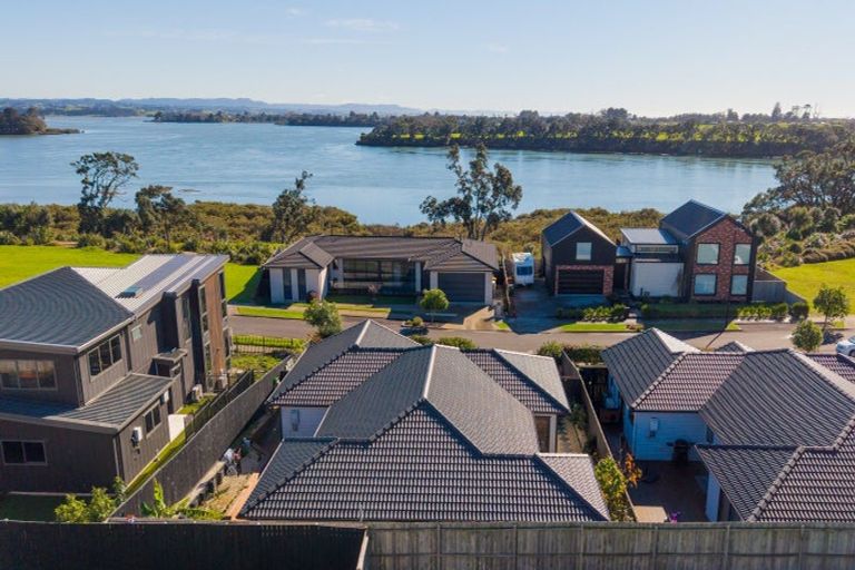 Photo of property in 34 Tahuna Minhinnick Drive, Glenbrook, 2681