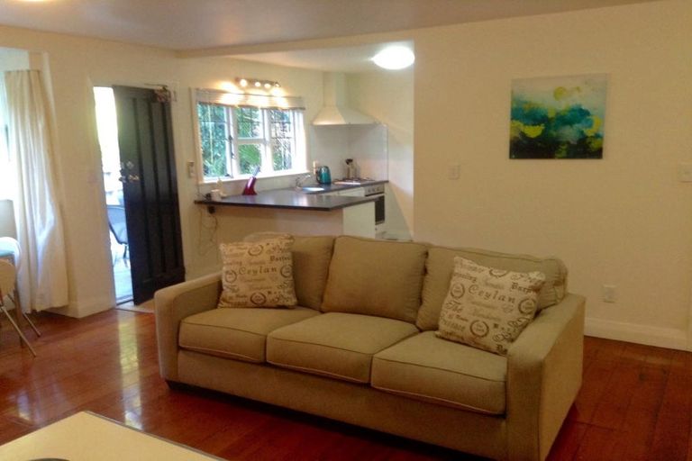 Photo of property in 2b Wilkinson Street, Oriental Bay, Wellington, 6011