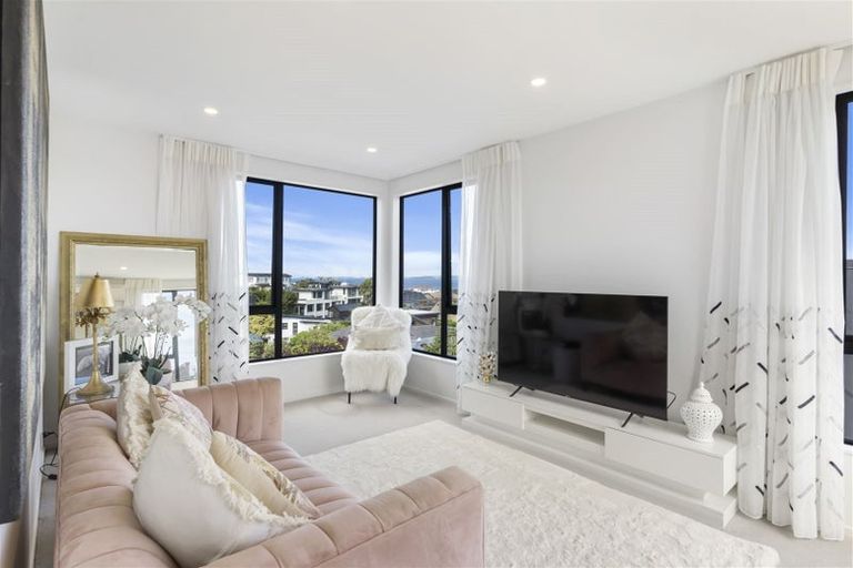 Photo of property in 18a Marama Street, Castor Bay, Auckland, 0620