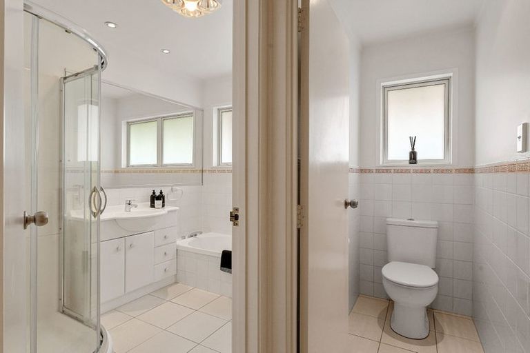 Photo of property in 14 Clyside Avenue, Half Moon Bay, Auckland, 2012