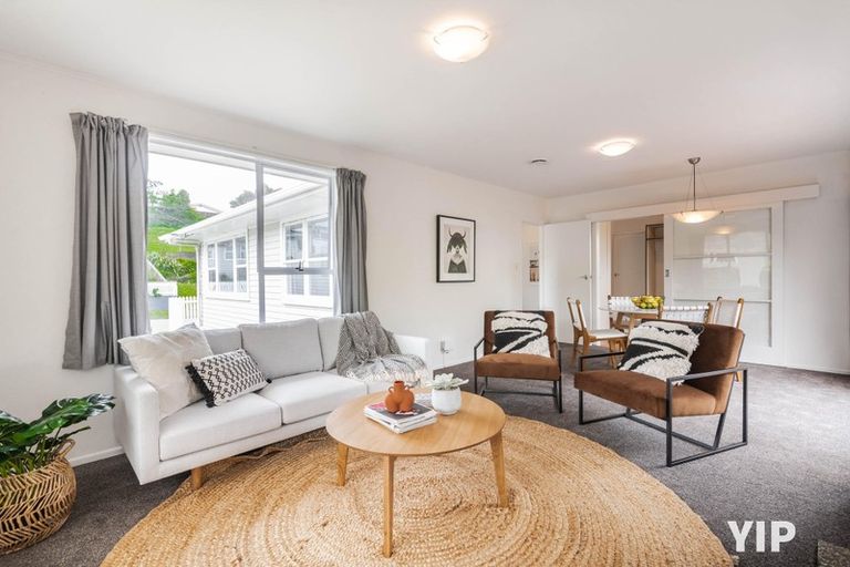 Photo of property in 17 Baylands Drive, Newlands, Wellington, 6037