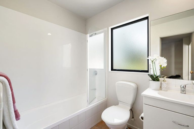 Photo of property in 3/262 Onewa Road, Birkenhead, Auckland, 0626