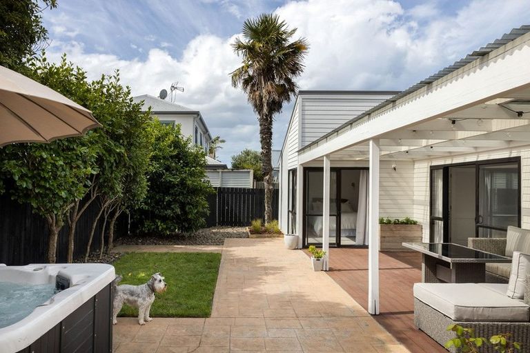 Photo of property in 1 Douglas Place, Papamoa Beach, Papamoa, 3118