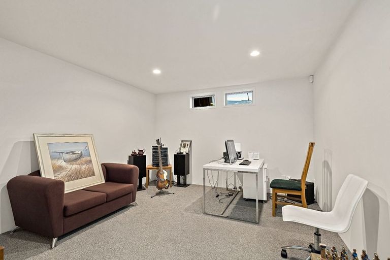 Photo of property in 8 Graceview Way, West Harbour, Auckland, 0618