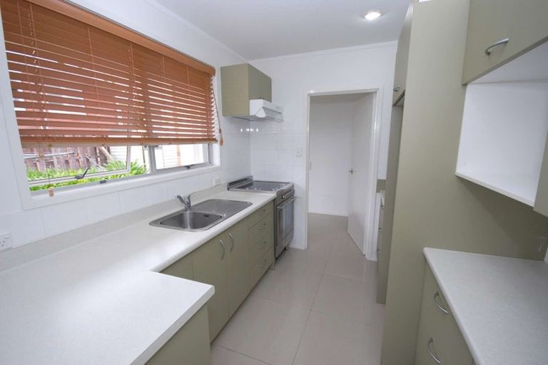 Photo of property in 2/281 Sunset Road, Sunnynook, Auckland, 0632