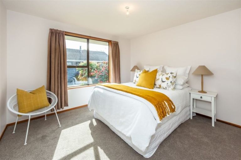 Photo of property in 2/78 Solomon Avenue, Redwood, Christchurch, 8051