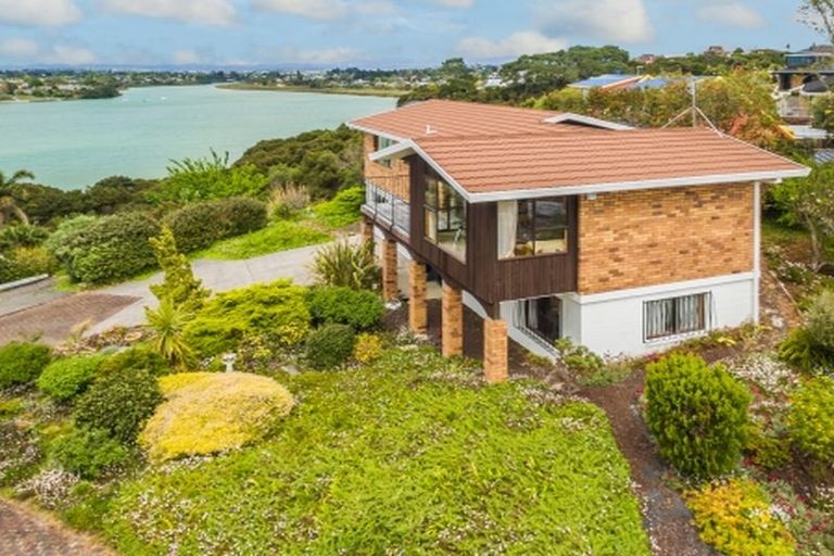 Photo of property in 19 Renoir Street, West Harbour, Auckland, 0618