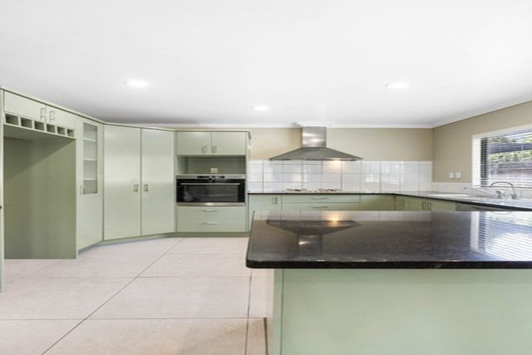 Photo of property in 30 Scarlet Oak Drive, Schnapper Rock, Auckland, 0632