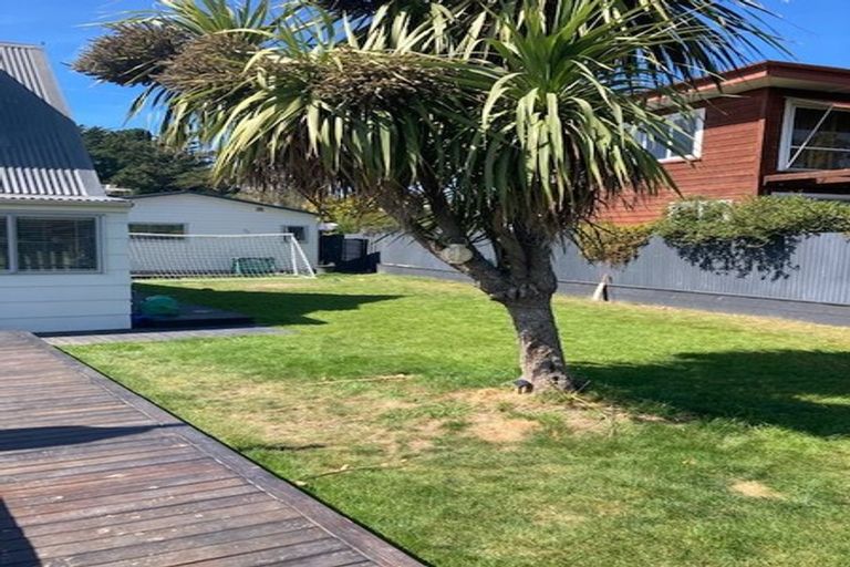 Photo of property in 44 Rotten Row, Waikuku Beach, 7473