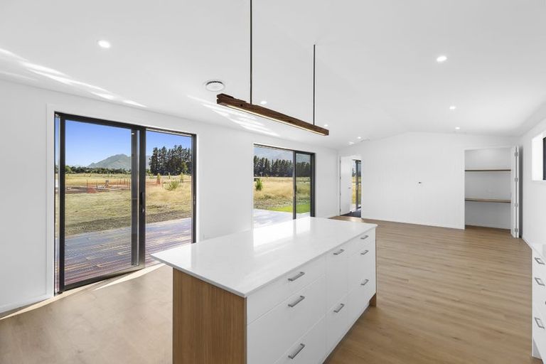 Photo of property in 37 Gillespie Street, Lake Hawea, 9382