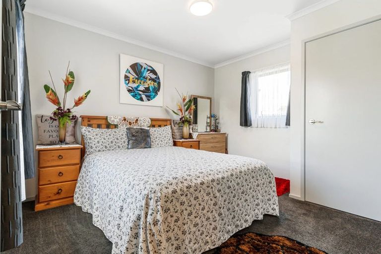 Photo of property in 24 Tutuwhatu Crescent, Weymouth, Auckland, 2103