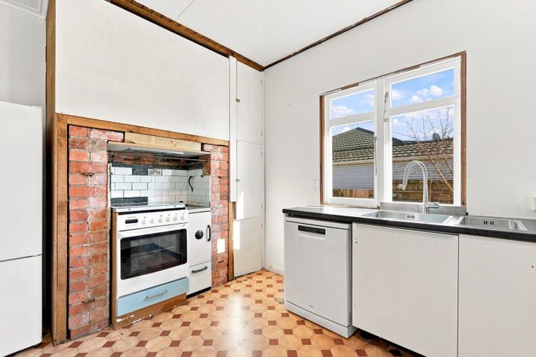 Photo of property in 100 Gonville Avenue, Gonville, Whanganui, 4501