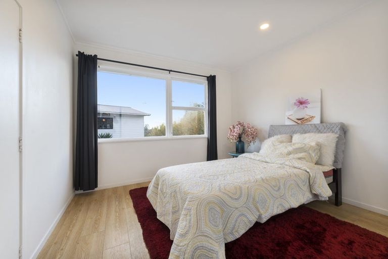 Photo of property in 49 Spence Road, Henderson, Auckland, 0612