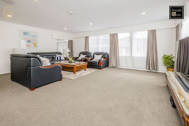 Photo of property in 107 Edgewater Drive, Pakuranga, Auckland, 2010