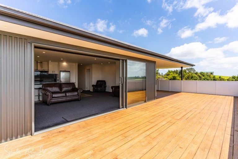 Photo of property in 827 Tinopai Road, Tinopai, Matakohe, 0593