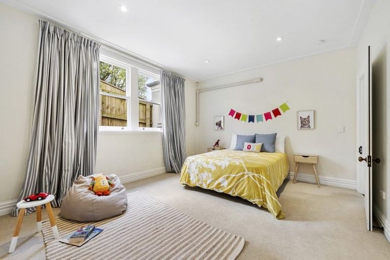 Photo of property in 18 Central Terrace, Kelburn, Wellington, 6012