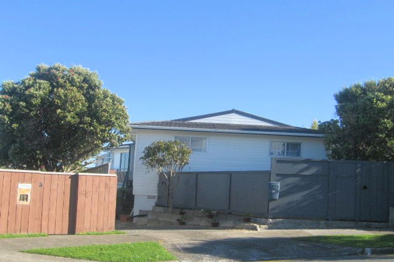 Photo of property in 17 Eastview Grove, Normandale, Lower Hutt, 5010