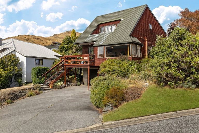 Photo of property in 20 Balmoral Drive, Kelvin Heights, Queenstown, 9300