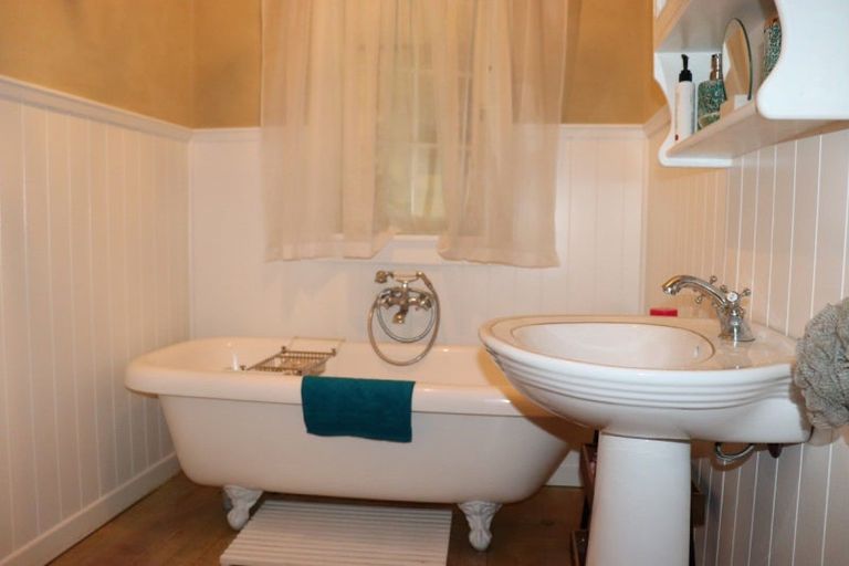 Photo of property in 190 Great South Road, Huntly, 3700