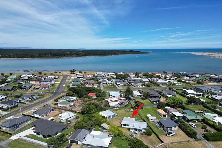 Photo of property in 28 Roore Street, Foxton Beach, Foxton, 4815
