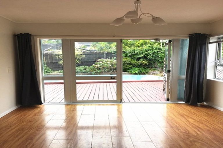 Photo of property in 1/18 Kitewao Street, Northcote, Auckland, 0627