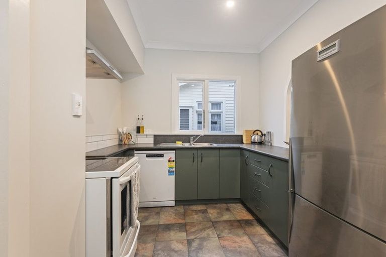 Photo of property in 16 Kowhai Avenue, Takaro, Palmerston North, 4410