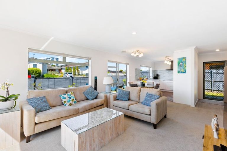 Photo of property in 19 Francis Skinner Place, Orewa, 0931