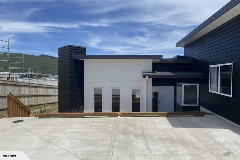 Photo of property in 2 Omaka Place, Aotea, Porirua, 5024