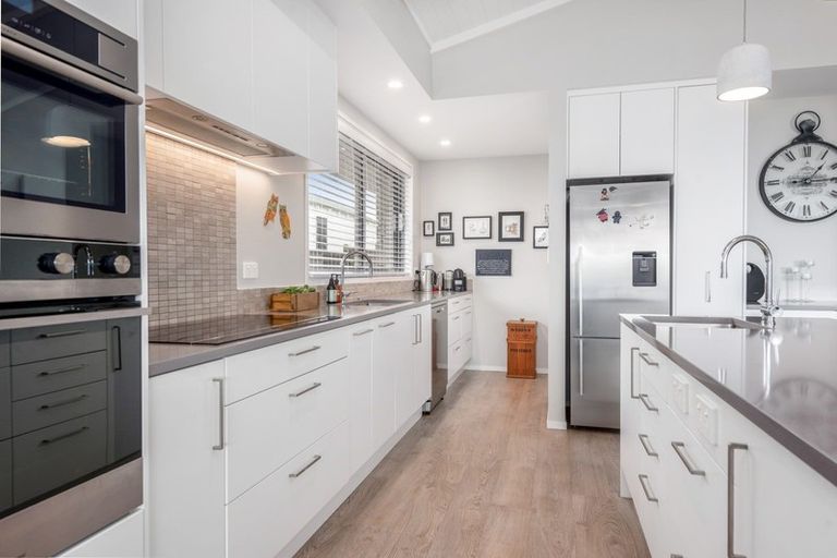 Photo of property in 43 Torkar Road, Clarks Beach, 2122