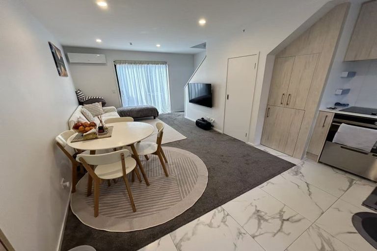 Photo of property in 5/21 Karamu Street, Te Atatu Peninsula, Auckland, 0610