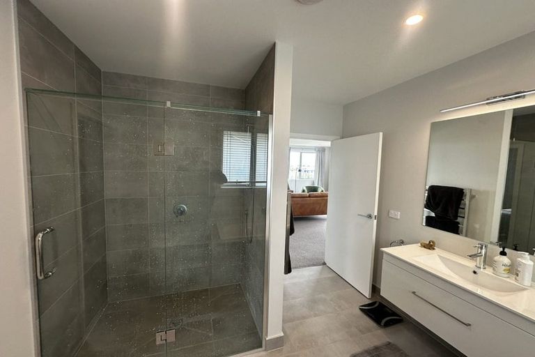 Photo of property in 18 Kawariki Road, Helensville, 0800