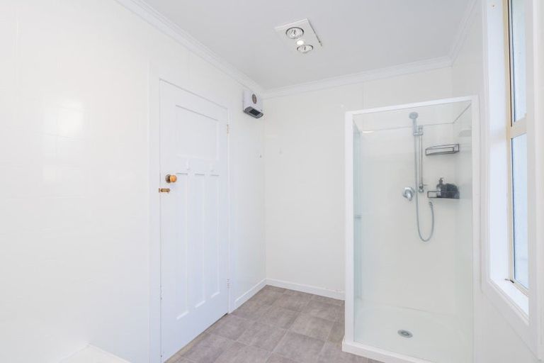 Photo of property in 24 Park Street, Winton, 9720