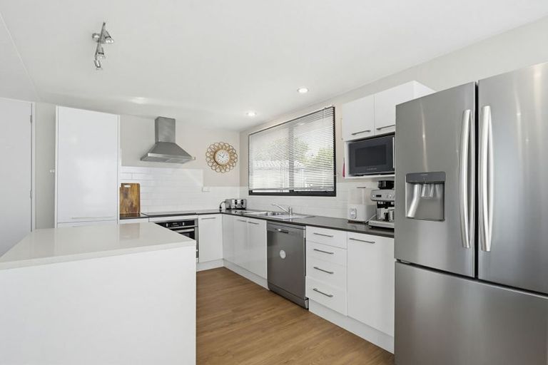 Photo of property in 2/342c Royal Road, Massey, Auckland, 0614