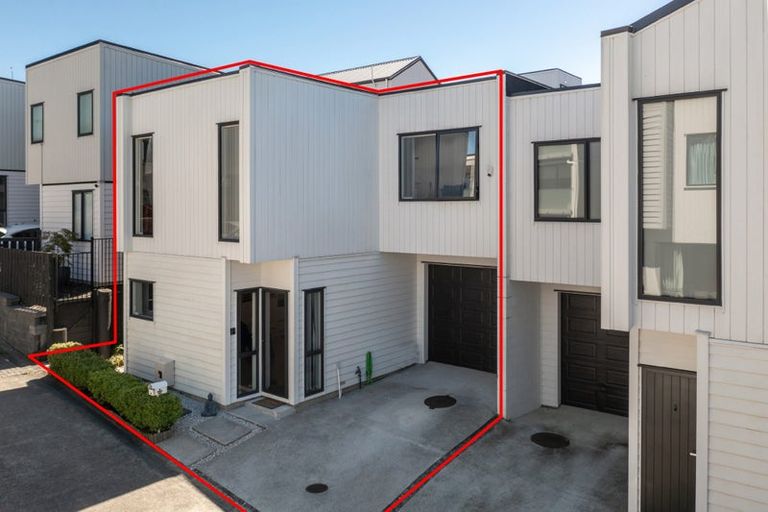 Photo of property in 42 Waihou Crescent, Albany Heights, Auckland, 0632