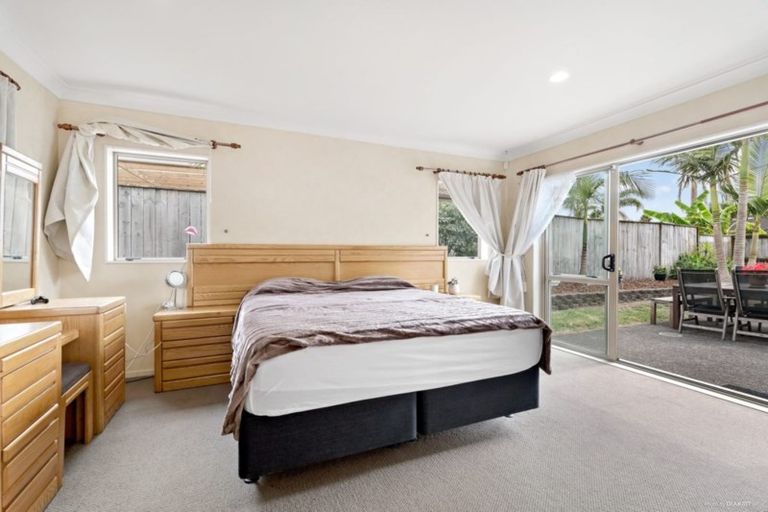 Photo of property in 19 Walter Haddrell Crescent, Flat Bush, Auckland, 2016