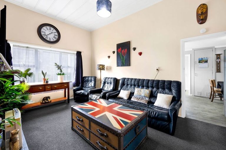 Photo of property in 82 Union Street, Hawera, 4610