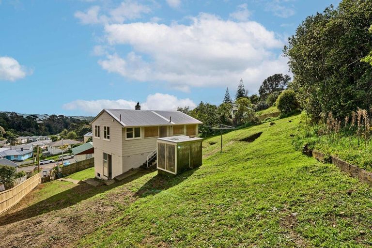 Photo of property in 35 Durham Street, Cannons Creek, Porirua, 5024