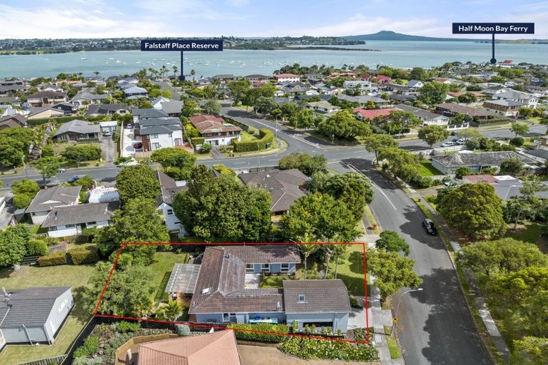 Photo of property in 28 Himalaya Drive, Half Moon Bay, Auckland, 2012
