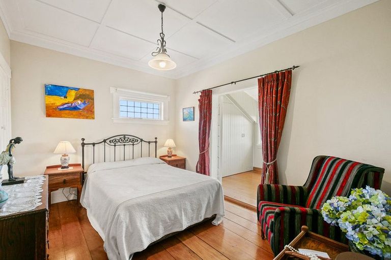 Photo of property in 124 Pendarves Street, New Plymouth, 4312