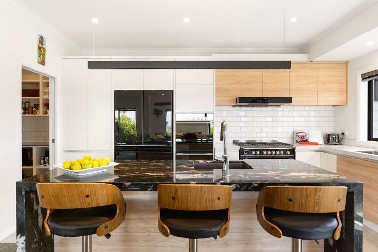 Photo of property in 69 Maka Terrace, Orewa, 0931