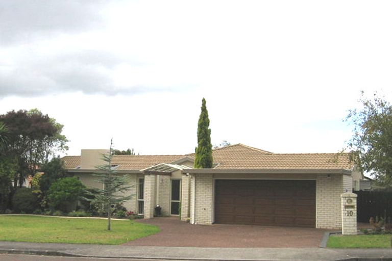 Photo of property in 10 Kerlin Crescent, West Harbour, Auckland, 0618