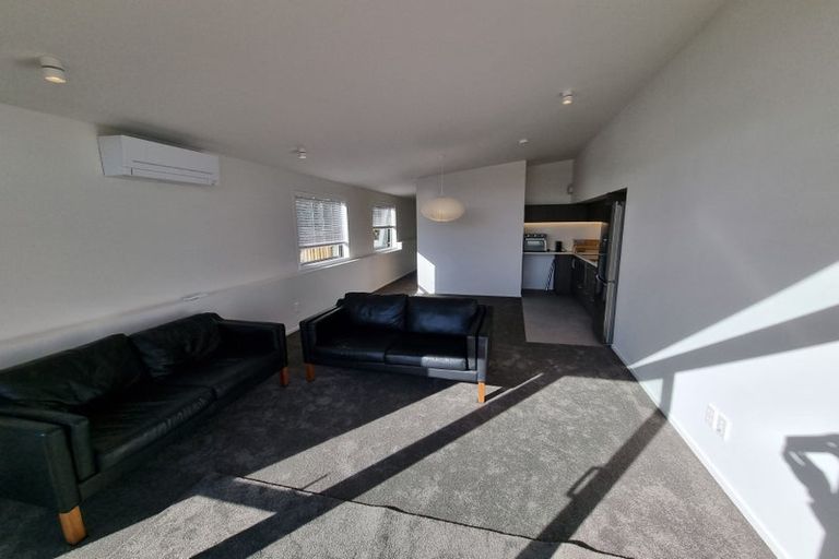 Photo of property in 1/105 Onewa Road, Northcote, Auckland, 0627